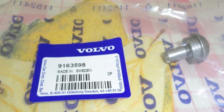 9163598 Volvo Винт упорный вилки сцепления