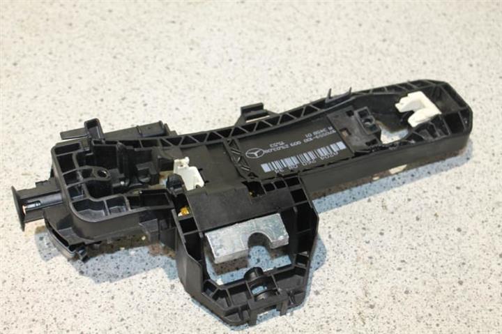 A2047602434 Mercedes Кронштейн ручки двери