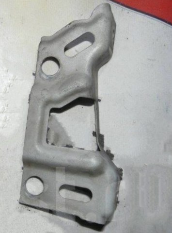 64525D7000 Hyundai/Kia Кронштейн крила переднього правого