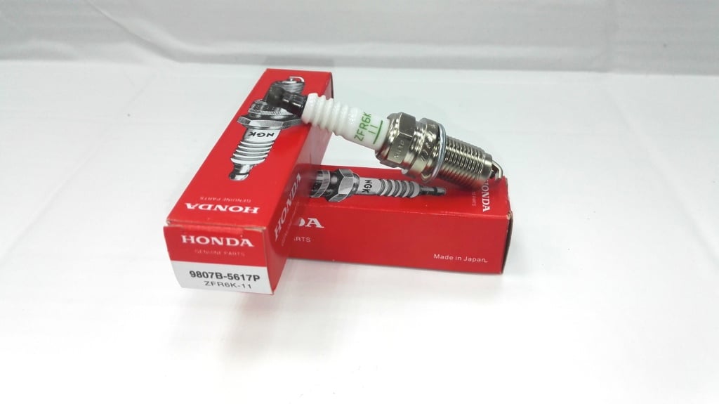 Honda 9807B-5617P Свічка запалювання 9807B5617P: Приваблива ціна - Купити в Україні на EXIST.UA!