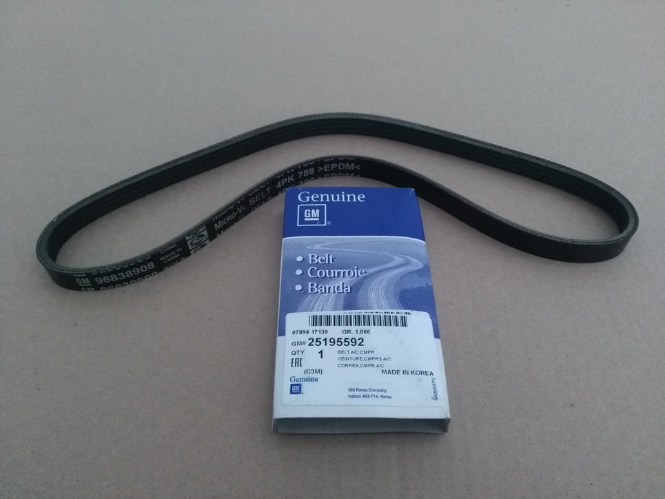 General Motors 25195592 Поликлиновый ремень 25195592: Отличная цена - Купить в Украине на EXIST.UA! 25195592 General Motors Поликлиновый ремень