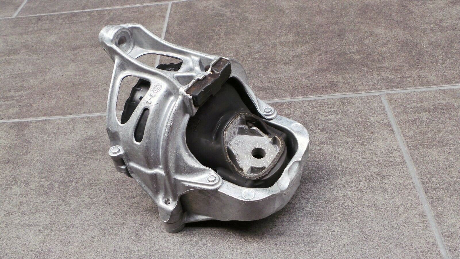 Подушка двигателя VAG 4M0 199 372 FC
