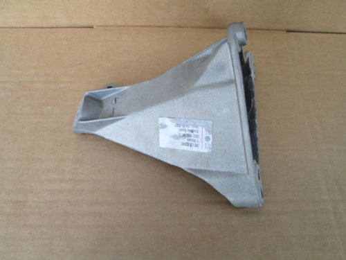 8D0199306G VAG Подушка двигателя