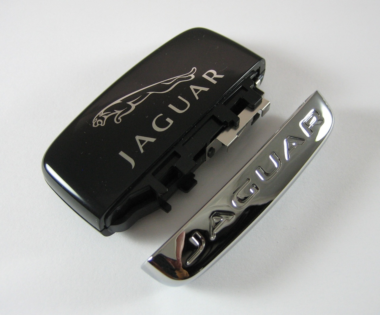 Комплект верхньої і нижньої кришки брелока для ключів з блискучою задньою частиною Jaguar C2D39384