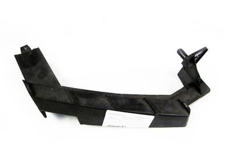 GS1D50151C Mazda Кронштейн бампера