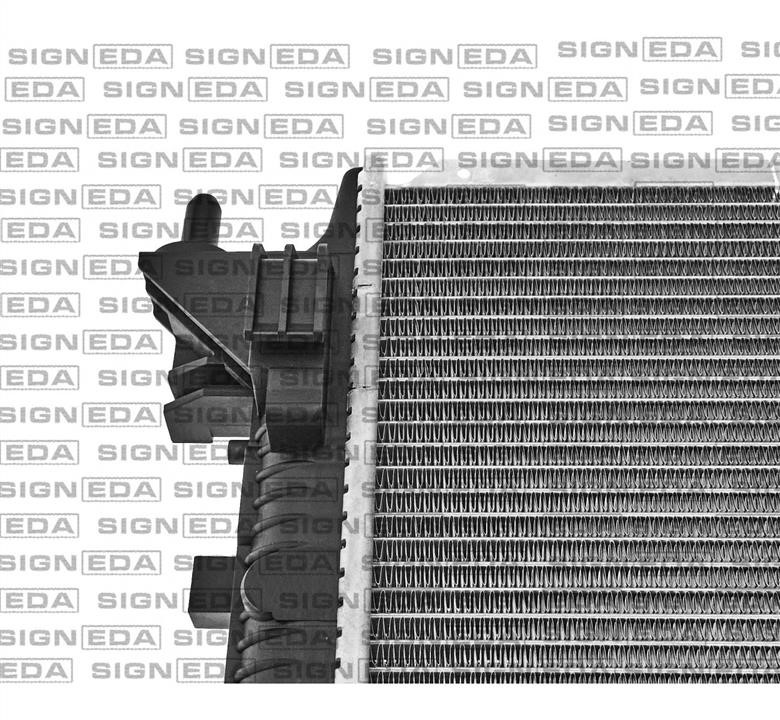 Радиатор охлаждения двигателя Signeda RA13598Q