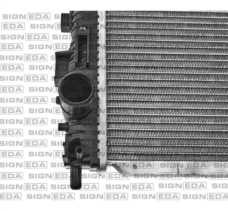Радиатор охлаждения двигателя Signeda RA13598Q