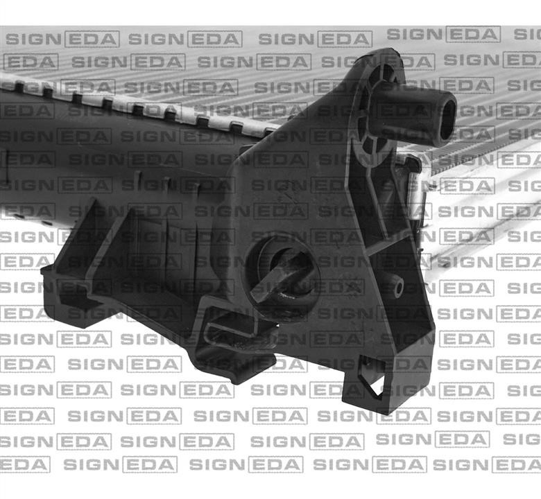 Радиатор охлаждения двигателя Signeda RA67162A