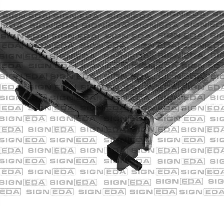Радиатор охлаждения двигателя Signeda RA67361Q
