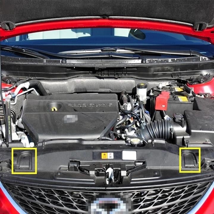 Кронштейн радиатора верхний Mazda LFB6-15-241