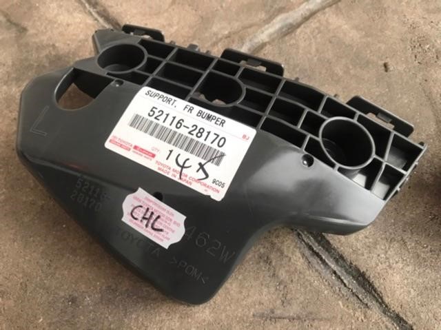 5211628170 Toyota Кронштейн бампера переднего
