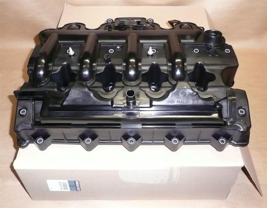 Клапанная крышка Renault 82 00 714 033