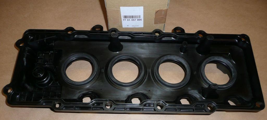 Клапанная крышка Renault 77 01 057 896