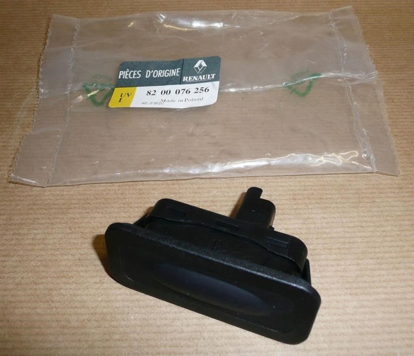 Выключатель Renault 82 00 076 256