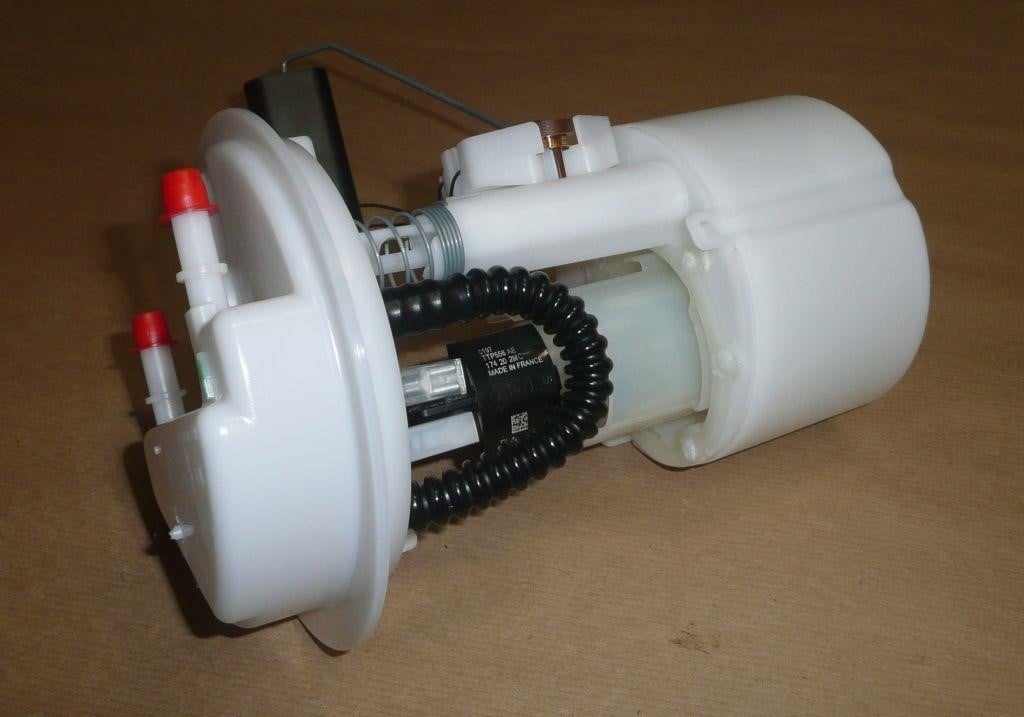 Насос паливний Airtex E10208M