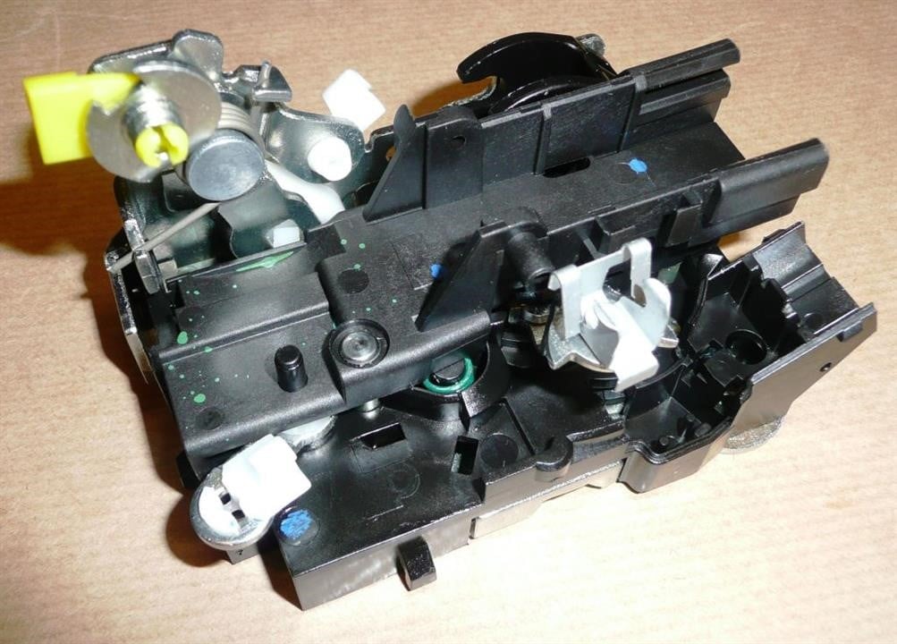 Замок двери Renault 77 01 046 799