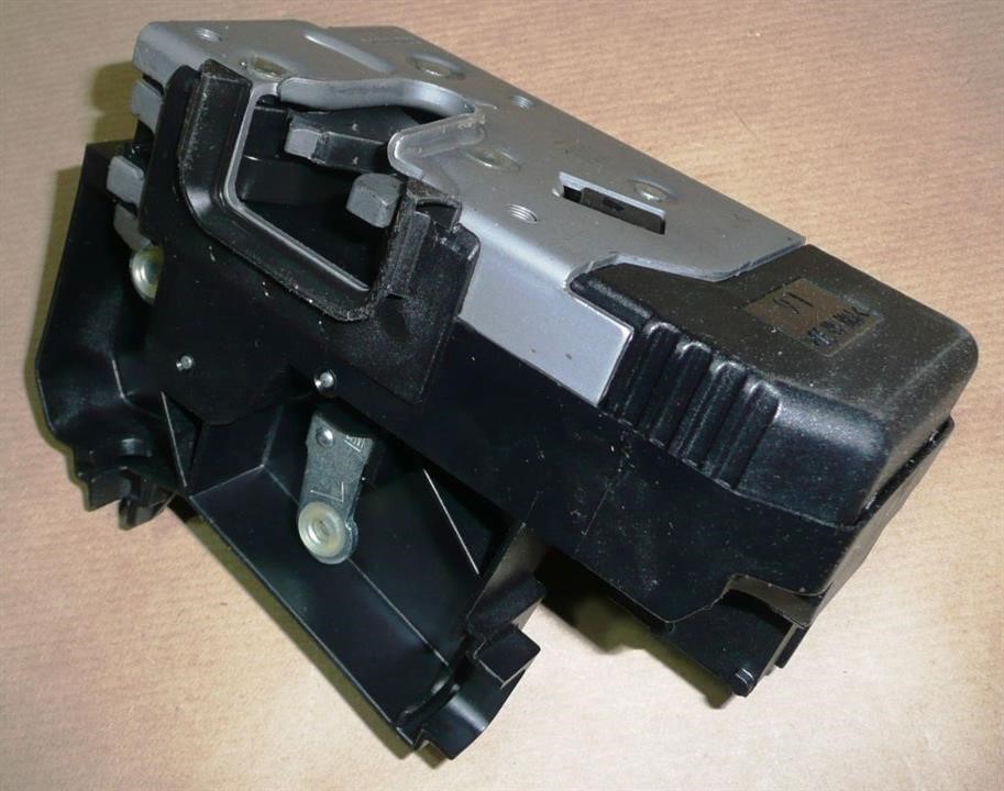 Замок двери Renault 82 00 008 246