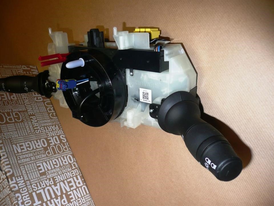 Переключатель Renault 68 17 200 05R