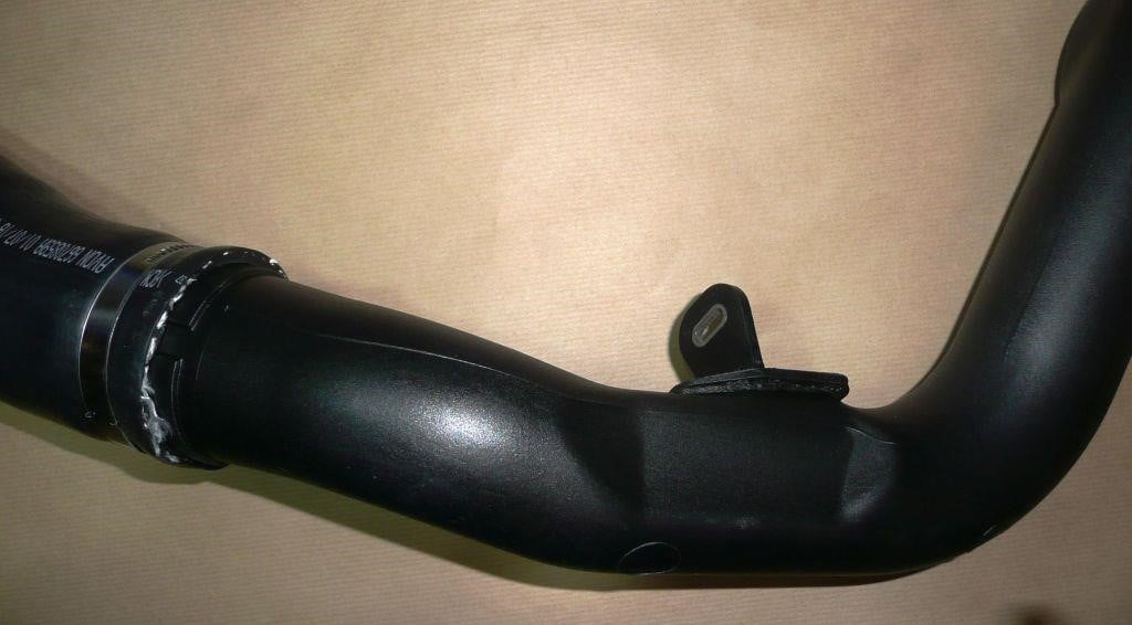 Патрубок интеркулера Renault 82 00 730 589