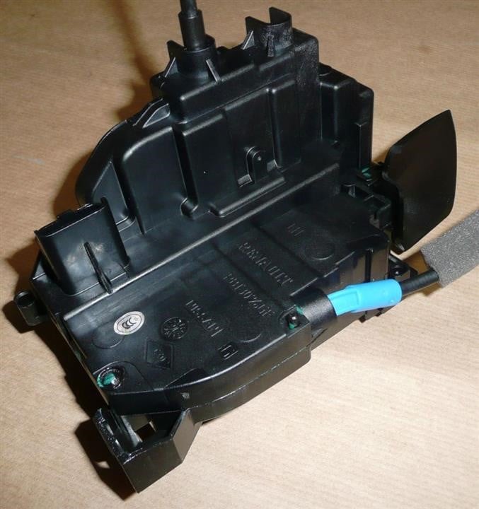 Замок двери передней левой Renault 80 50 100 04R