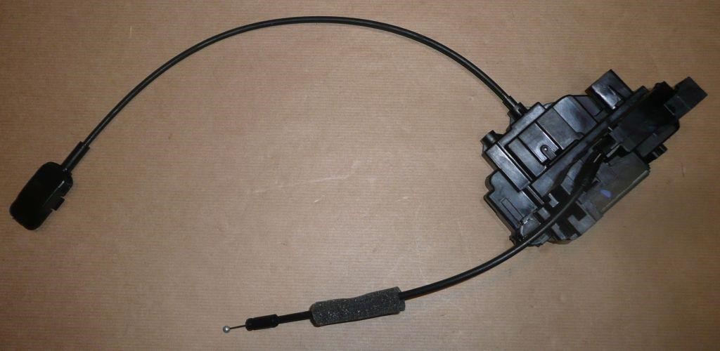 Замок двери правой передней Renault 82 00 300 125