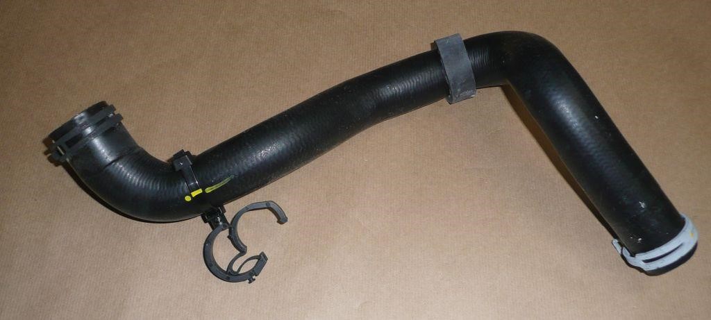 Патрубок системы охлаждения Renault 21 50 126 83R