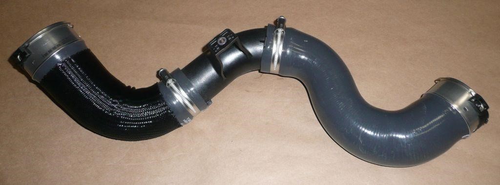 Патрубок системы охлаждения Renault 14 46 056 47R
