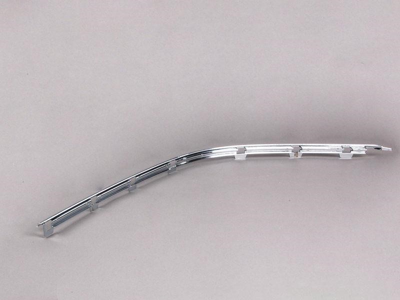 BMW 51 11 8 226 556 Накладка бампера переднего правая 51118226556: Приваблива ціна - Купити в Україні на EXIST.UA! 51118226556 BMW Накладка бампера переднего правая