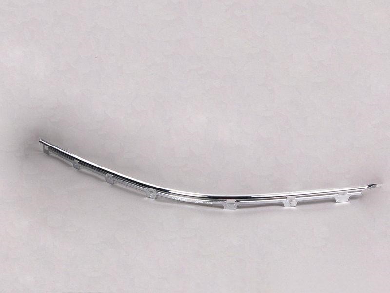BMW 51 11 8 226 555 Молдинг накладки бампера левый хром 51118226555: Приваблива ціна - Купити в Україні на EXIST.UA! 51118226555 BMW Молдинг накладки бампера левый хром