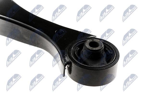 Рычаг подвески передний нижний правый NTY ZWD-HD-085
