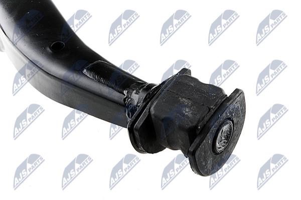 Рычаг подвески передний нижний правый NTY ZWD-HD-064
