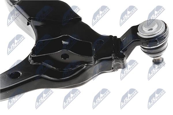 Рычаг подвески передний нижний левый NTY ZWD-TY-133