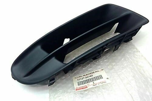 Решетка бампера переднего (заглушка) Toyota 52127-02160