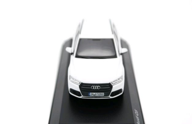 Масштабна модель Audi Q5 1:43, белая VAG 501 160 563 1