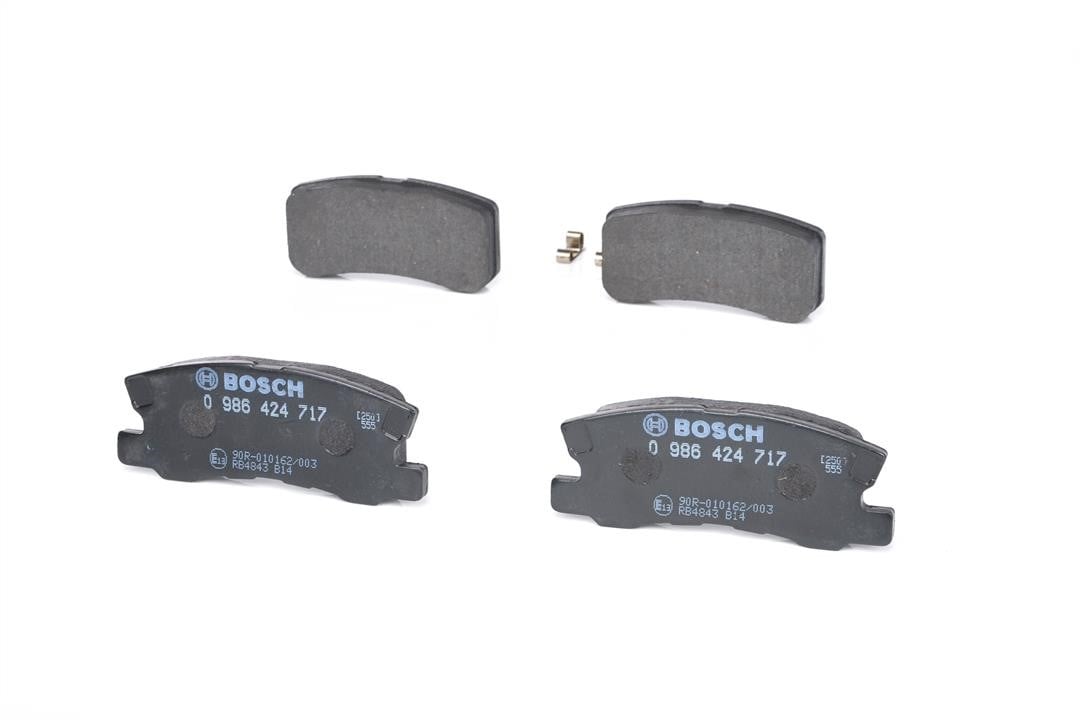 Тормозные колодки дисковые, комплект Bosch 0 986 424 717