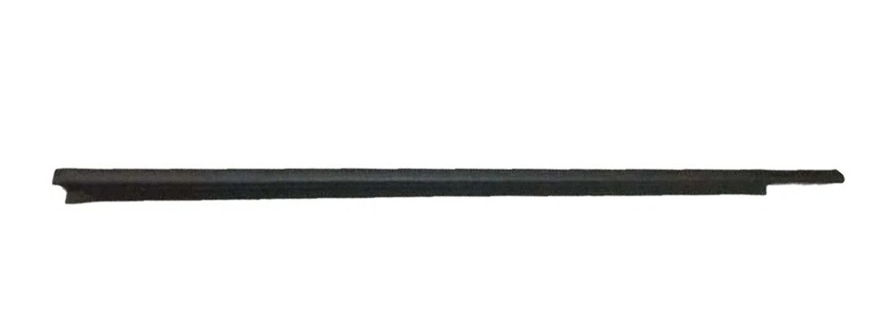 8381165J00 Suzuki Молдинг стекла двери передней правой