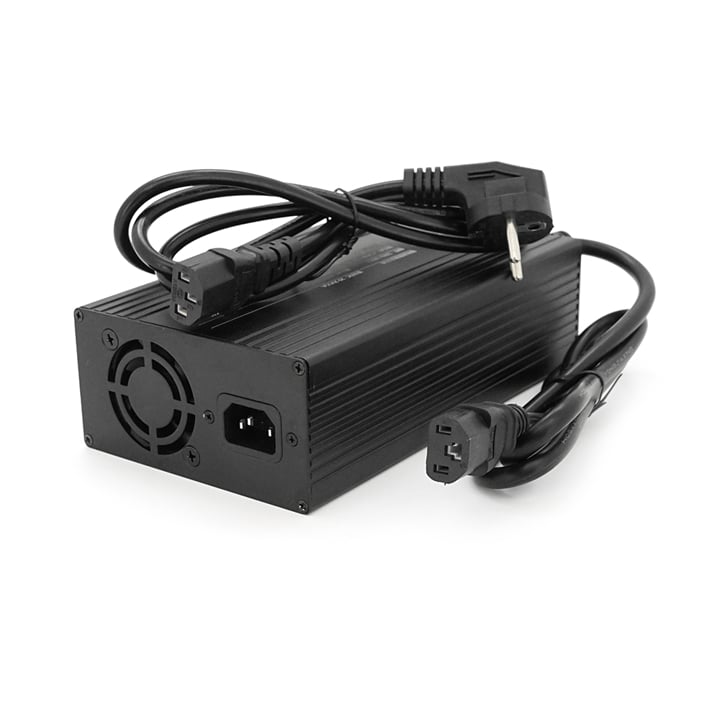 43710 Voltronic Зарядное устройство LiFePO4 24V(29.2V) 8S 15A Triangle C13
