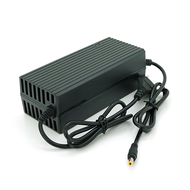 29903 Voltronic Зарядное устройство Jinyi LiFePO4 48V(58.4V) 16S 3A 5.5x2.5