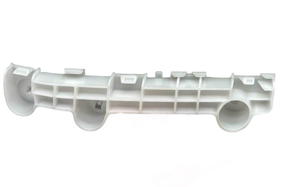 6400F776 Mitsubishi Кронштейн бампера переднього, правий